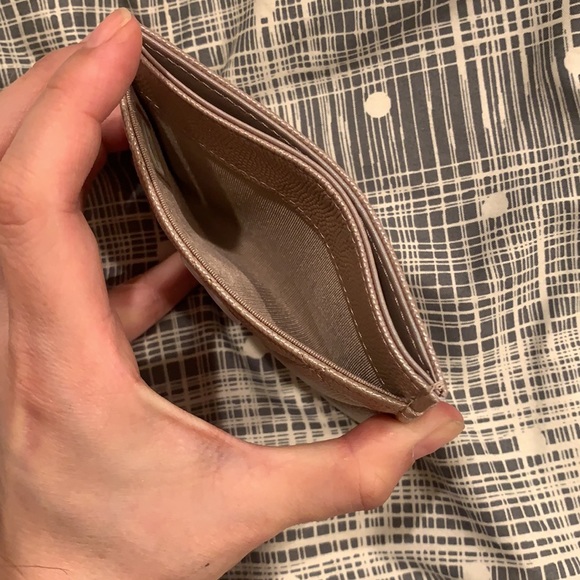 Authentic Chanel iridescent beige pearl cc holder - Picture 9 of 9